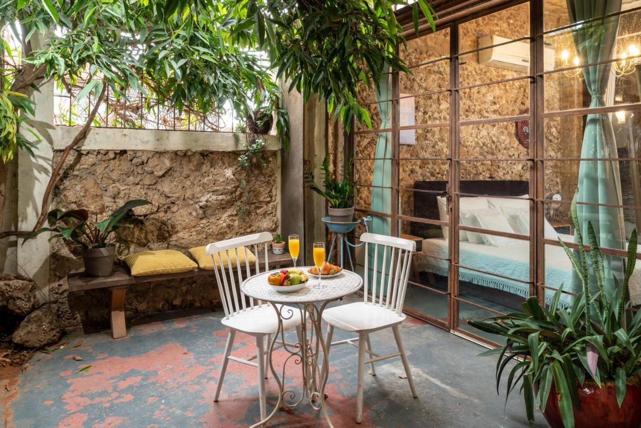 Trieste Neve Tzedek Boutique Suites Tel Aviv Buitenkant foto